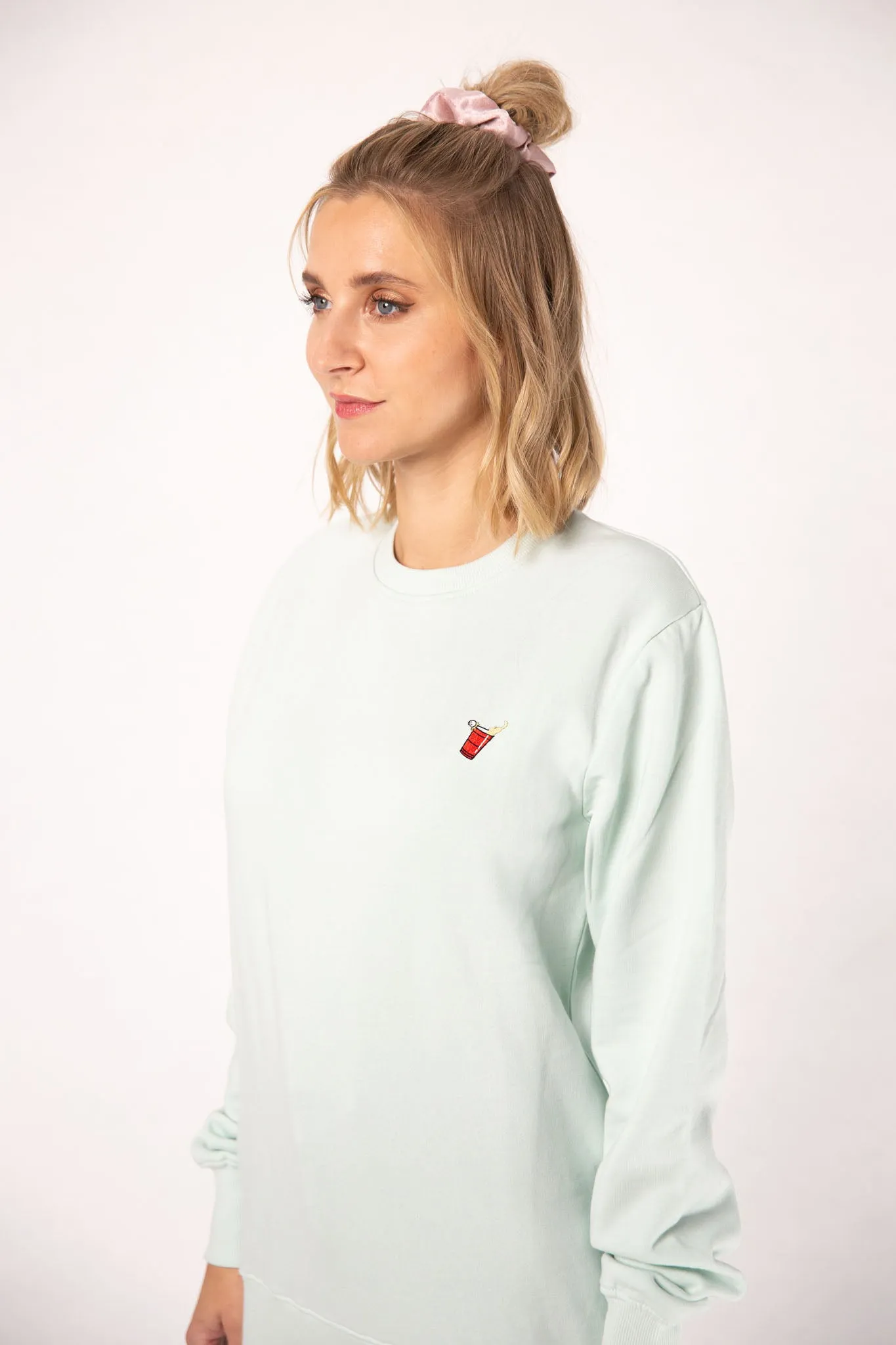 Beerpong Randtreffer | Bestickter Bio-Baumwoll Frauen Pullover